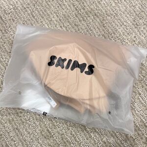 SKIMS Wireless Form Push Up Plunge Bra